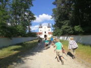 Po 30 km dochodzimy do klasztoru Kamedułów w Bieniszewie.